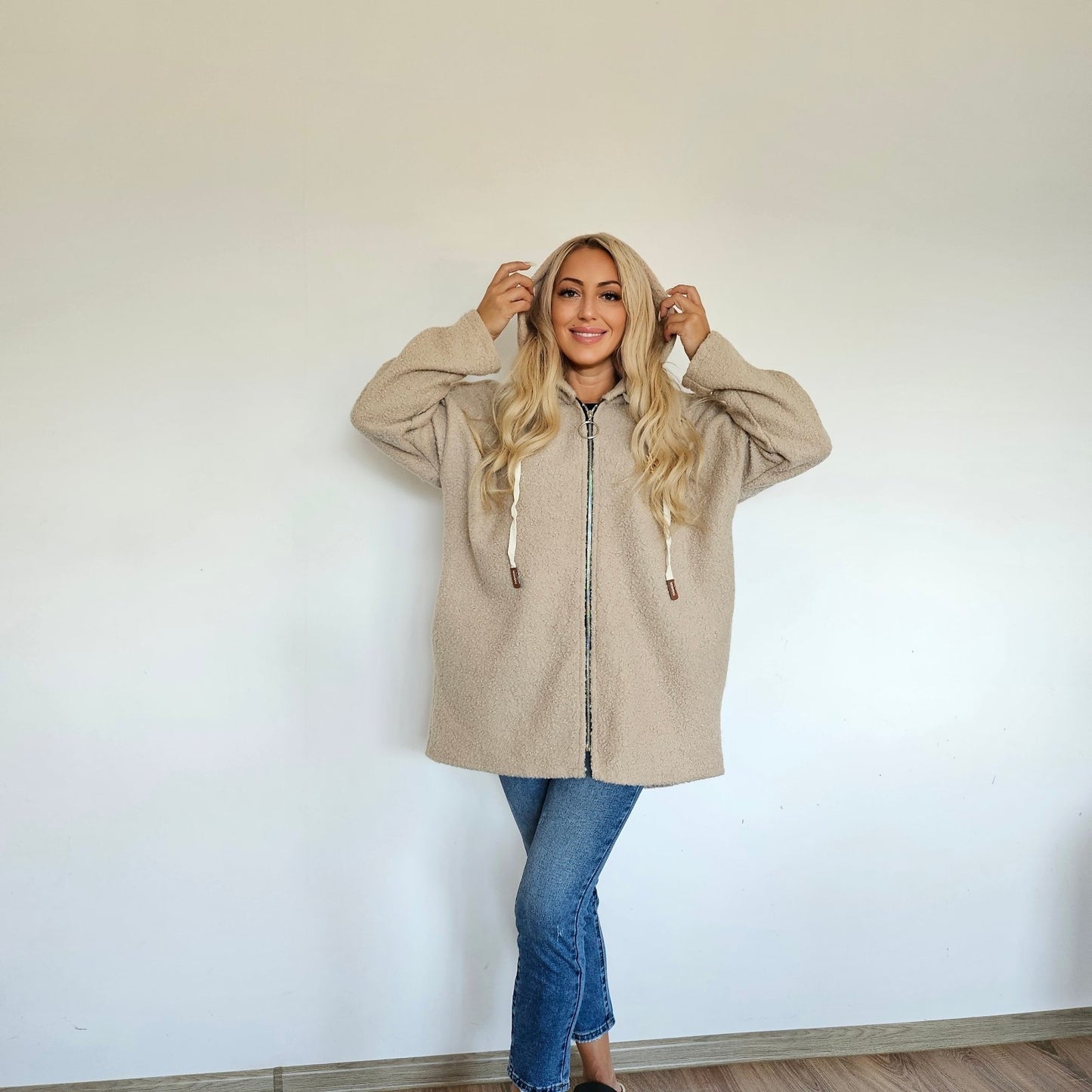 Връхна дреха Аура бежова