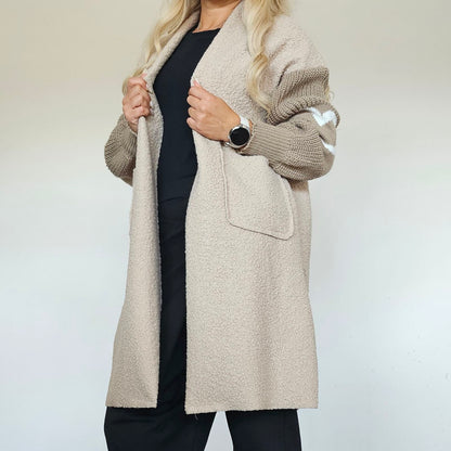 Манто с плетени ръкави Сърце