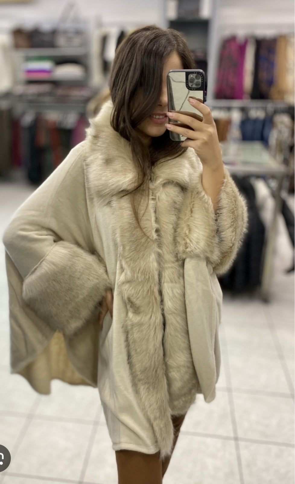 Връхна дреха с косъм бежова