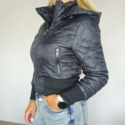 Удобно яке черно