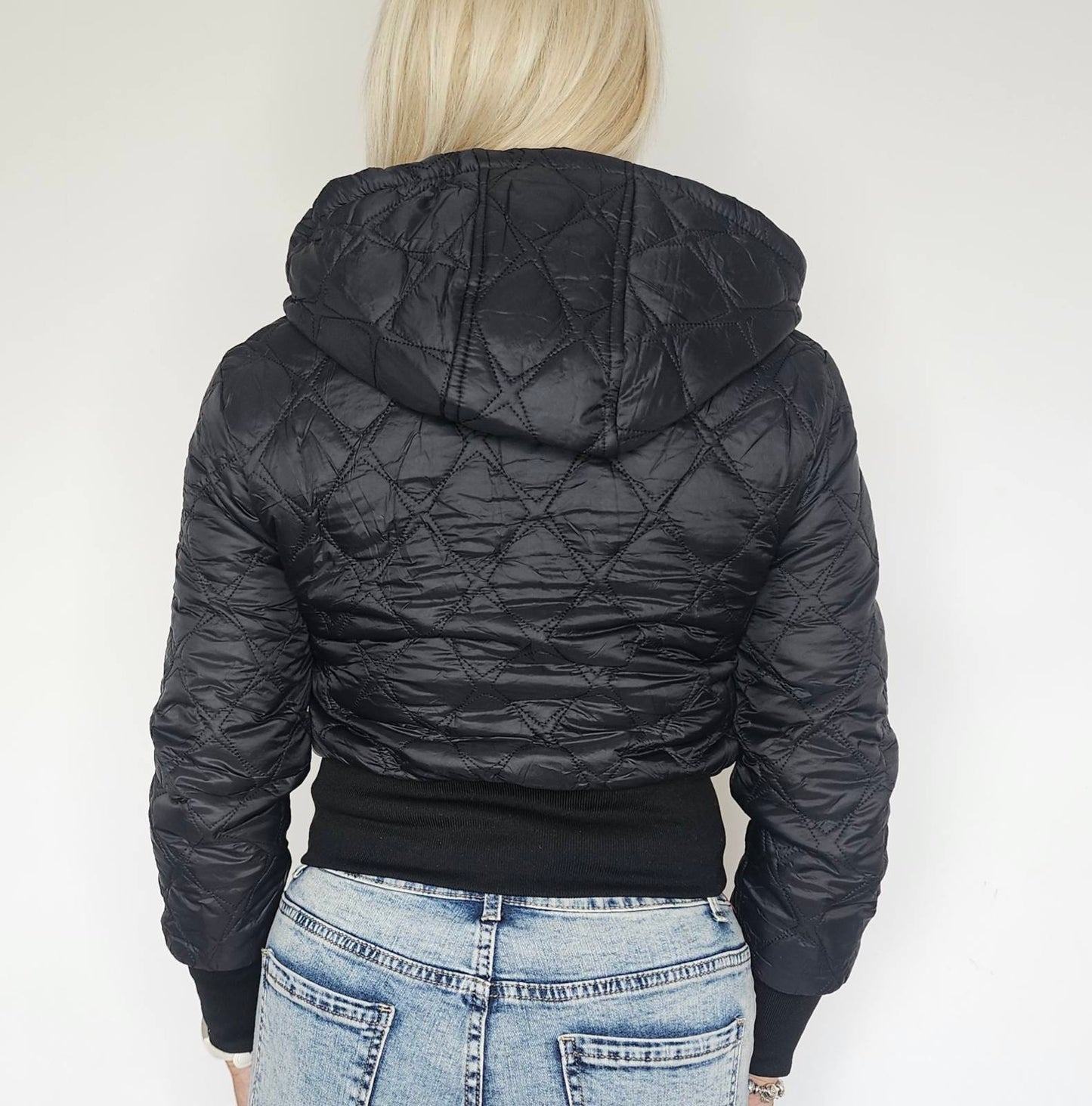 Удобно яке черно