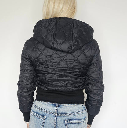 Удобно яке черно