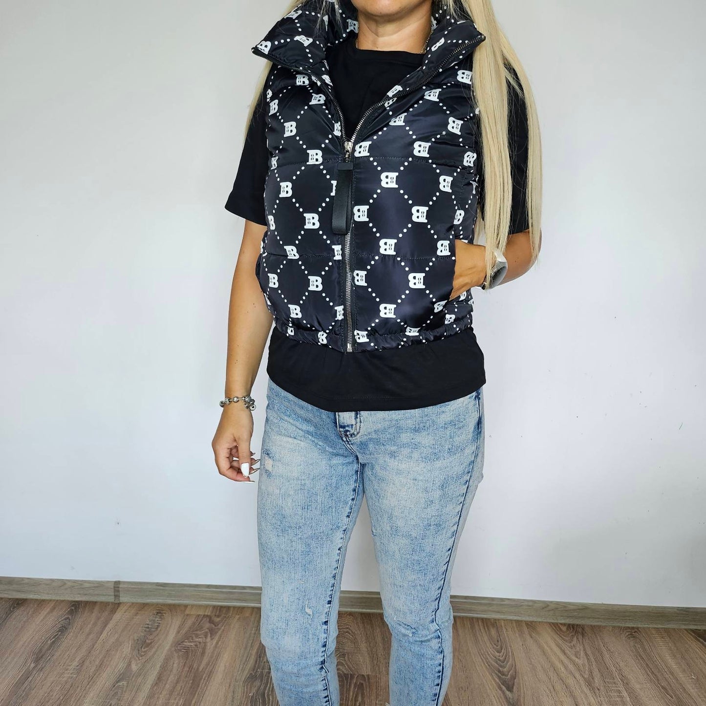 Вайръл Елек черен или бял