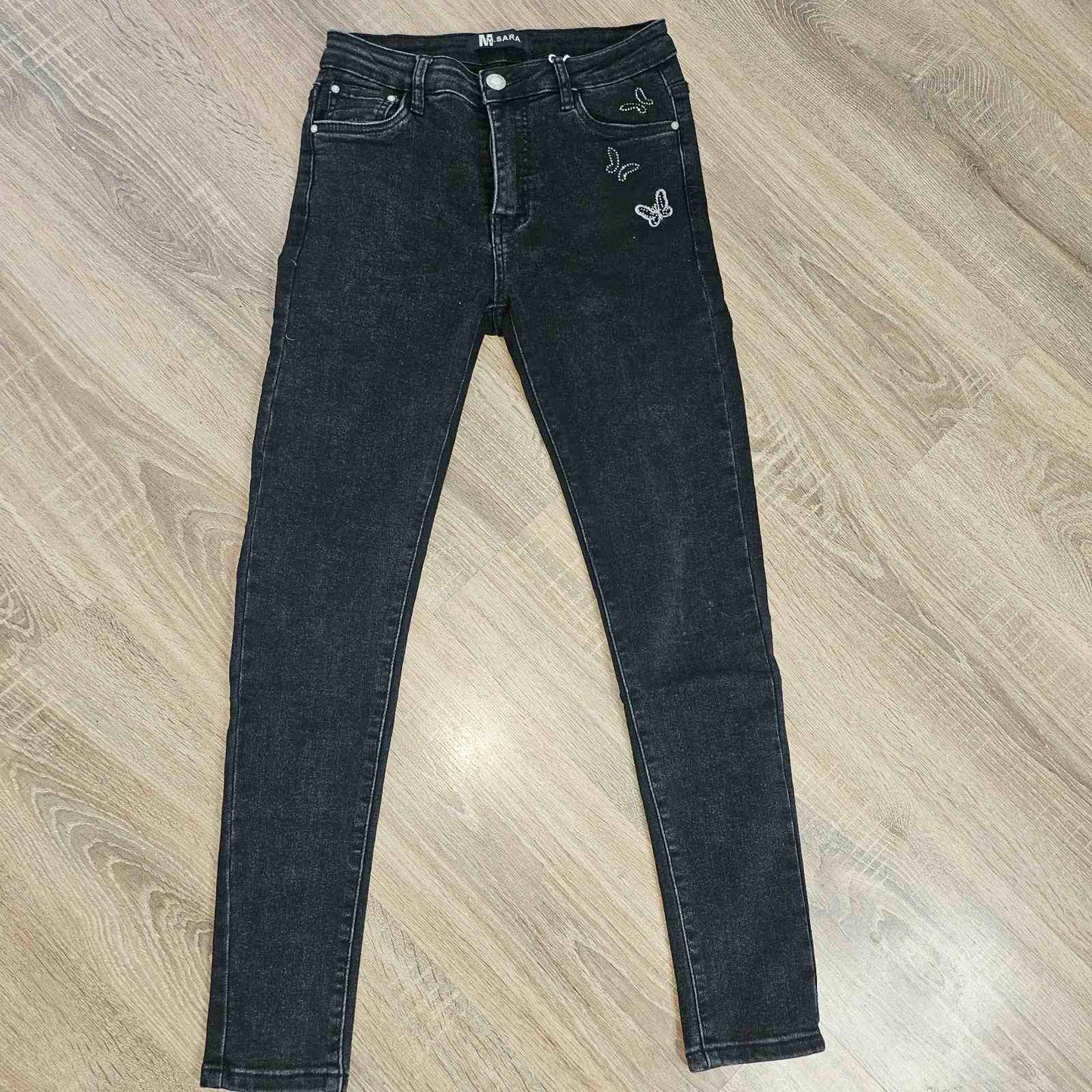 Дънки с пеперуди