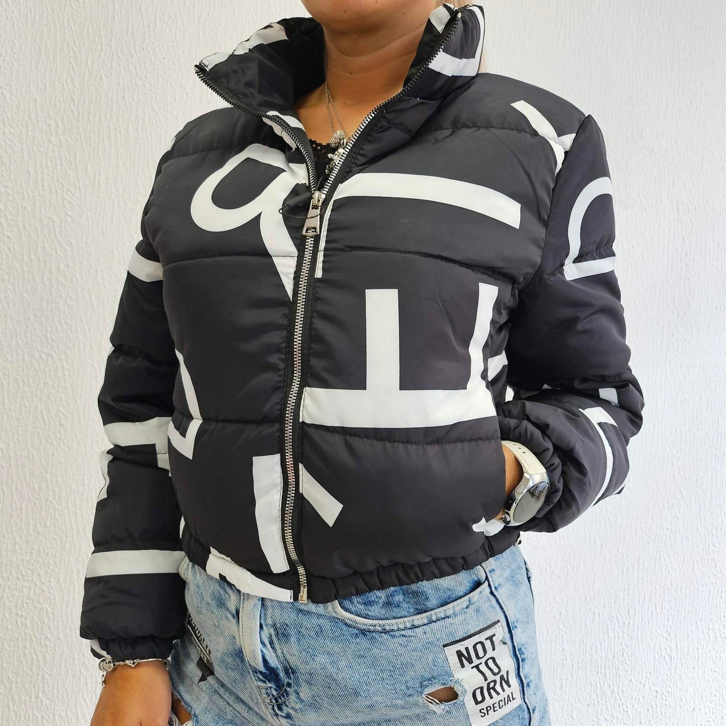 Тренди яке черно